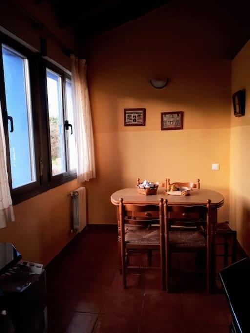 La casa azul: Un lugar mágico y acogedor en finca Juncedo Exterior foto